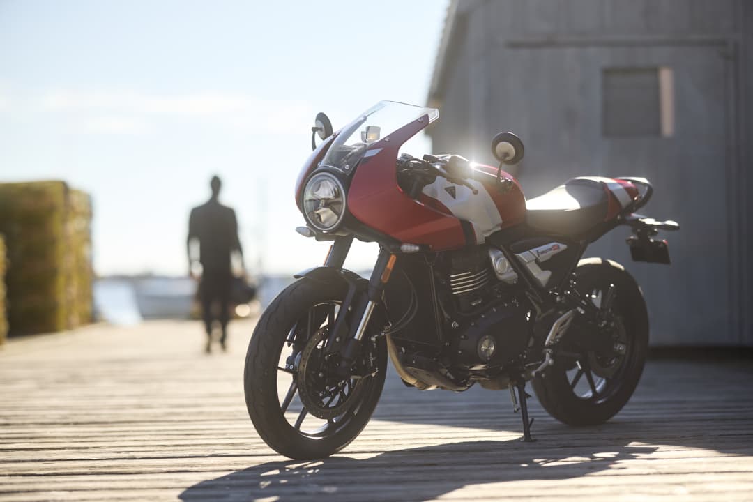 Triumph Tracker 400 - front three-quarter view